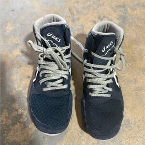 ASICS wrestling shoes high top